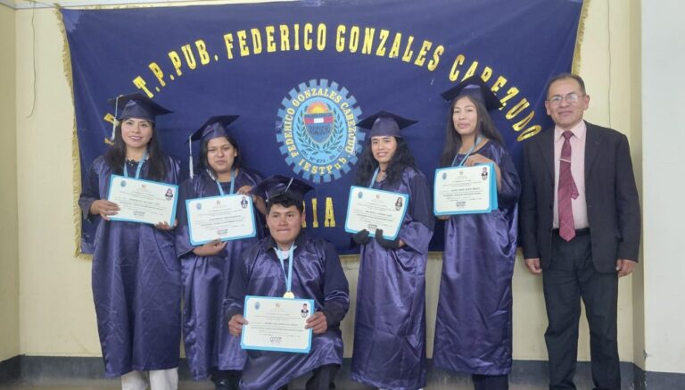 Felicidades a nuestros titulados.